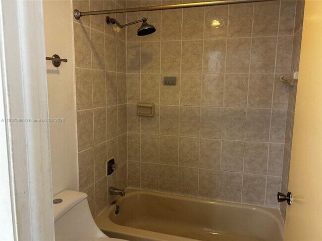 Building Photo - 10855 SW 112th Ave