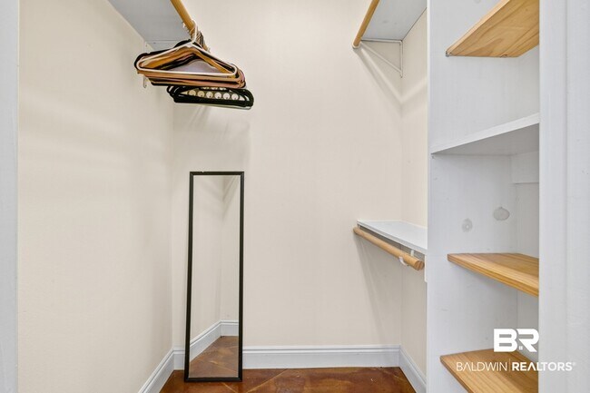 Building Photo - 20720 Northwood St