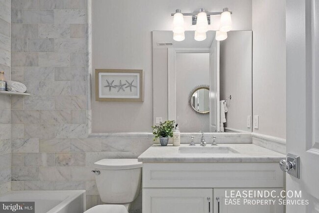 Building Photo - 1330 Vermont Ave NW