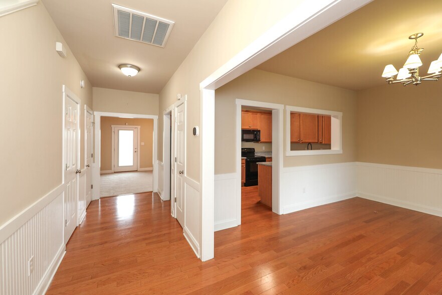 Building Photo - 328 Marquette Ct