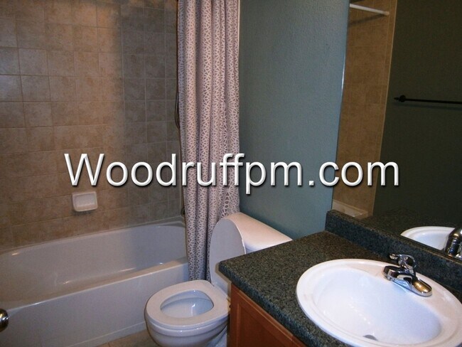 Building Photo - 3 Bed End Unit Townhome near Old Town Arvada