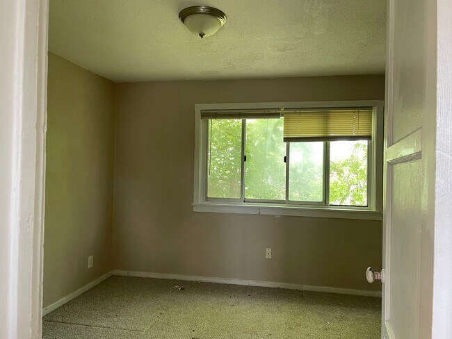 Building Photo - 32609 Montcalm St