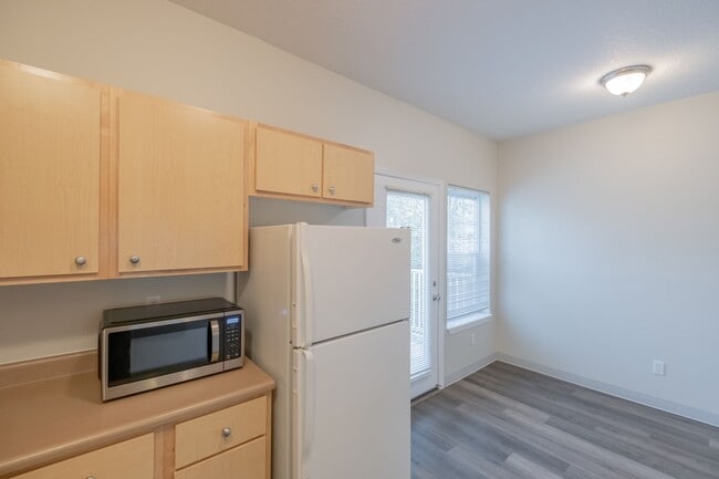 Building Photo - Stylish 2-Bedroom Condo Near OSU – Spaciou...