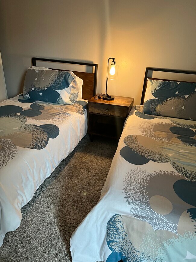 Building Photo - 5803 Royal Ridge Dr