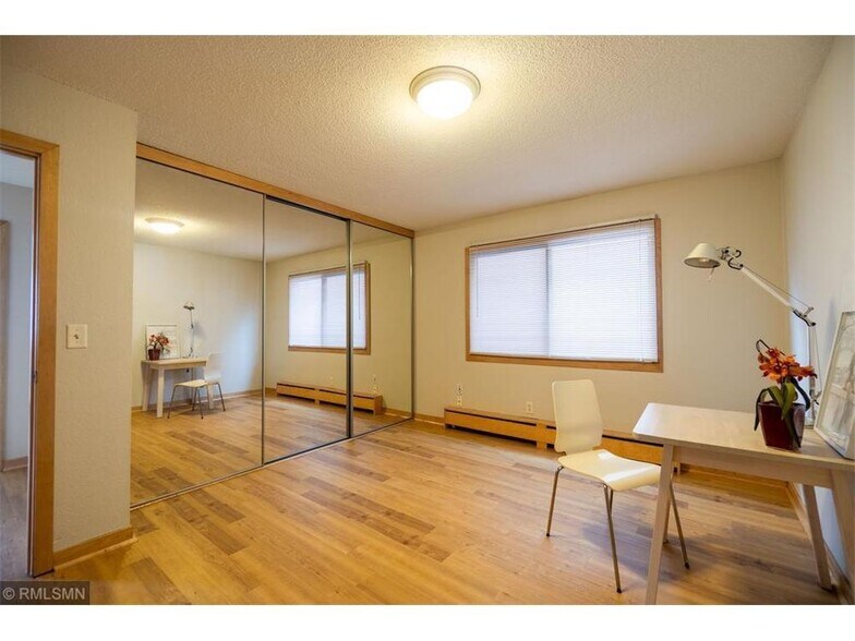 Building Photo - 2532 1st Ave S