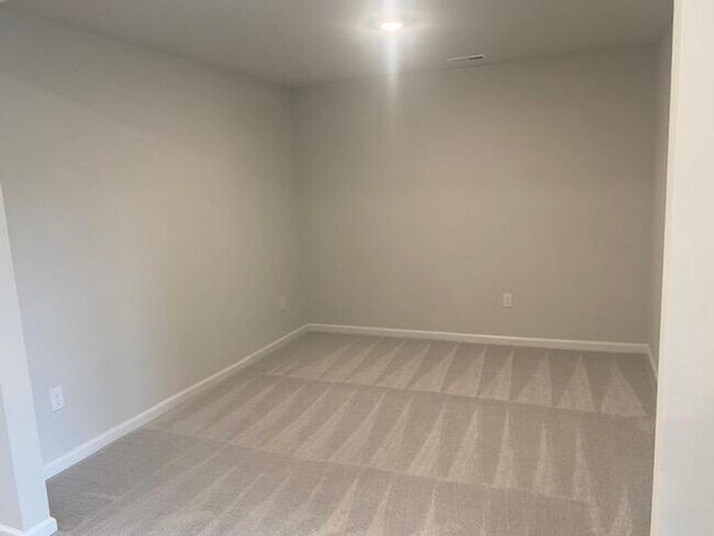 Building Photo - 5041 Arkose Dr