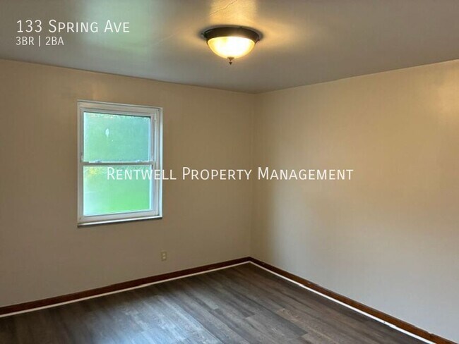 Building Photo - 133 Spring Ave