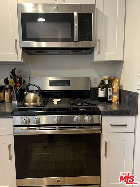 Building Photo - 252 Hampton Dr