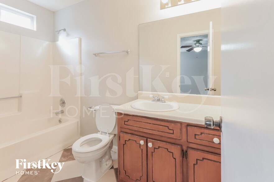 Building Photo - 10270 Misty Ridge Dr