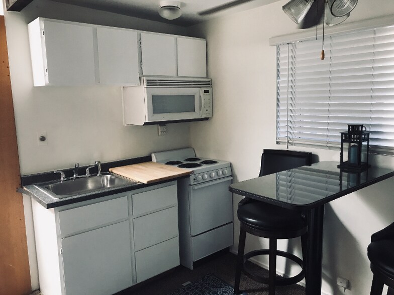 Building Photo - 487 Lado De Loma Dr