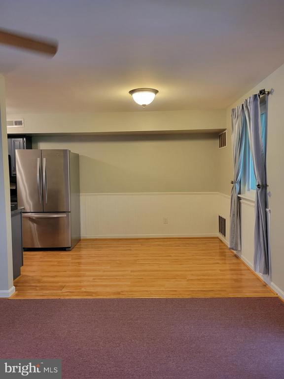 Building Photo - 411 N Stiles Ave