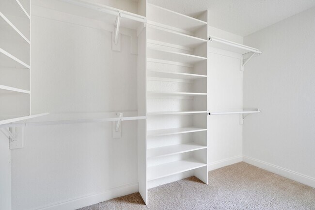 Building Photo - 3301 Yellowstone Dr