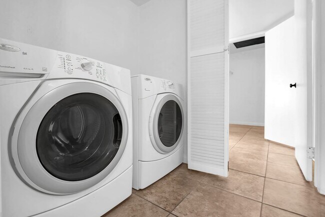 Building Photo - Condo with 2 Beds/2 Baths in Las Vegas near UNLV & McCarran Airport