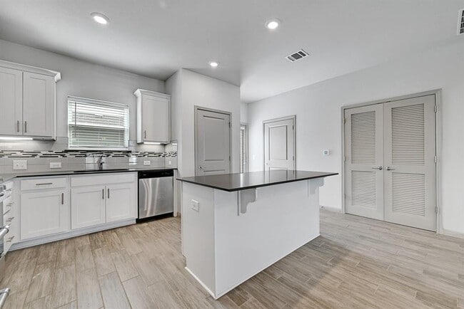 Building Photo - 5513 Charles Merle Dr.