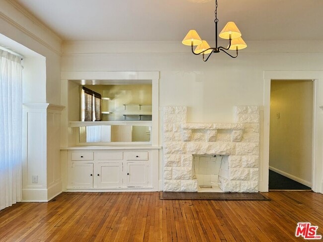 Building Photo - 2130 W 29th Pl