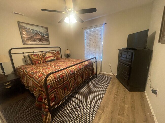 Building Photo - Recently Renovated Furnished 3 Bedroom 2 Bath Condo/ Apartment for Rent in Branson, MO