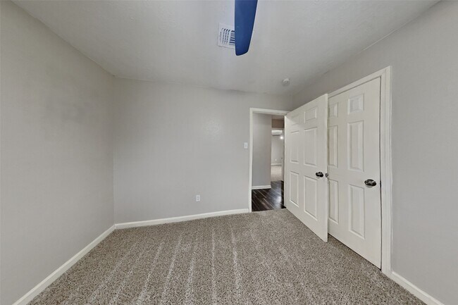 Building Photo - 11915 Fork Creek Dr