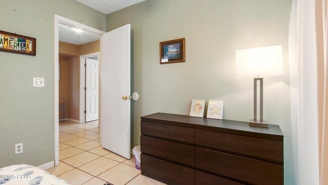 Building Photo - 513 Lantana St