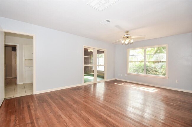 Building Photo - 1911 Wyndale St