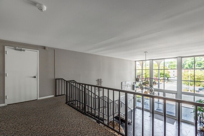 Building Photo - 2 Bedroom 2 Bath in Northshore