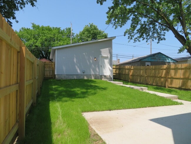 Building Photo - 391 Brehl Ave