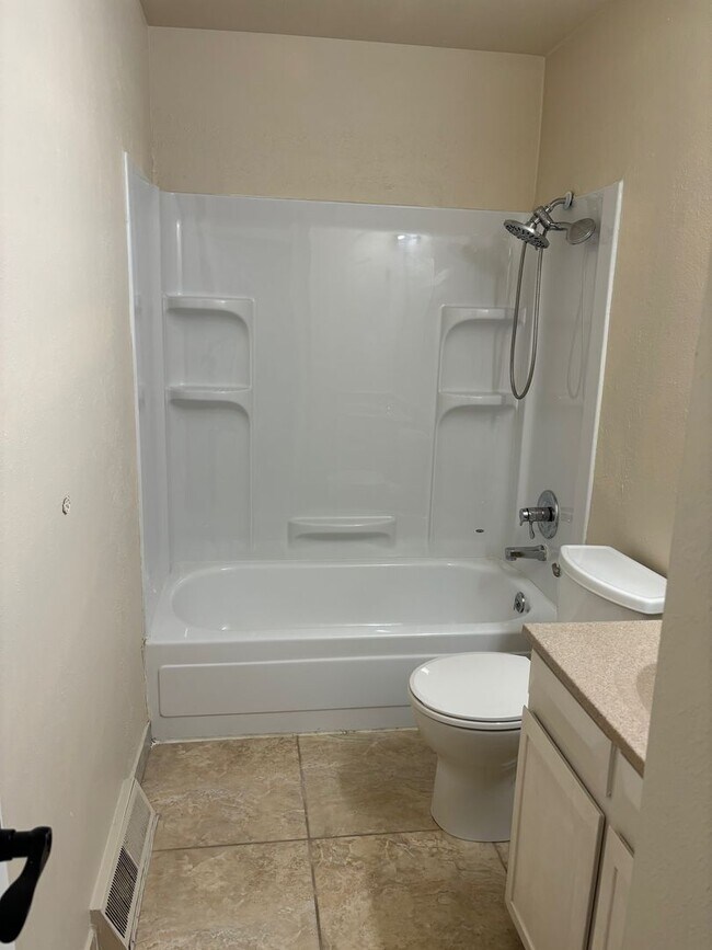 Building Photo - Fantastic Location Near Kendrick Lake Park!