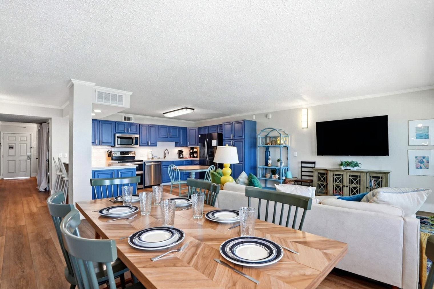 Building Photo - 8743 Thomas Dr