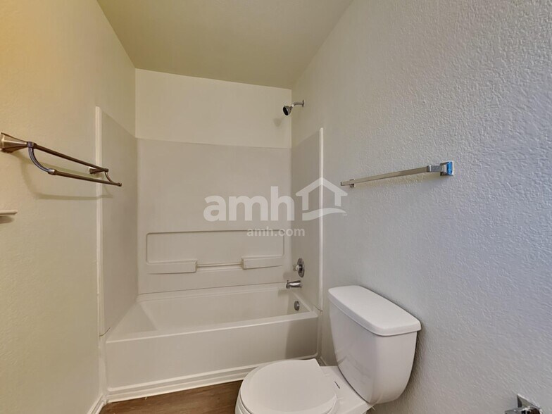 Building Photo - 7711 Cortland Oak