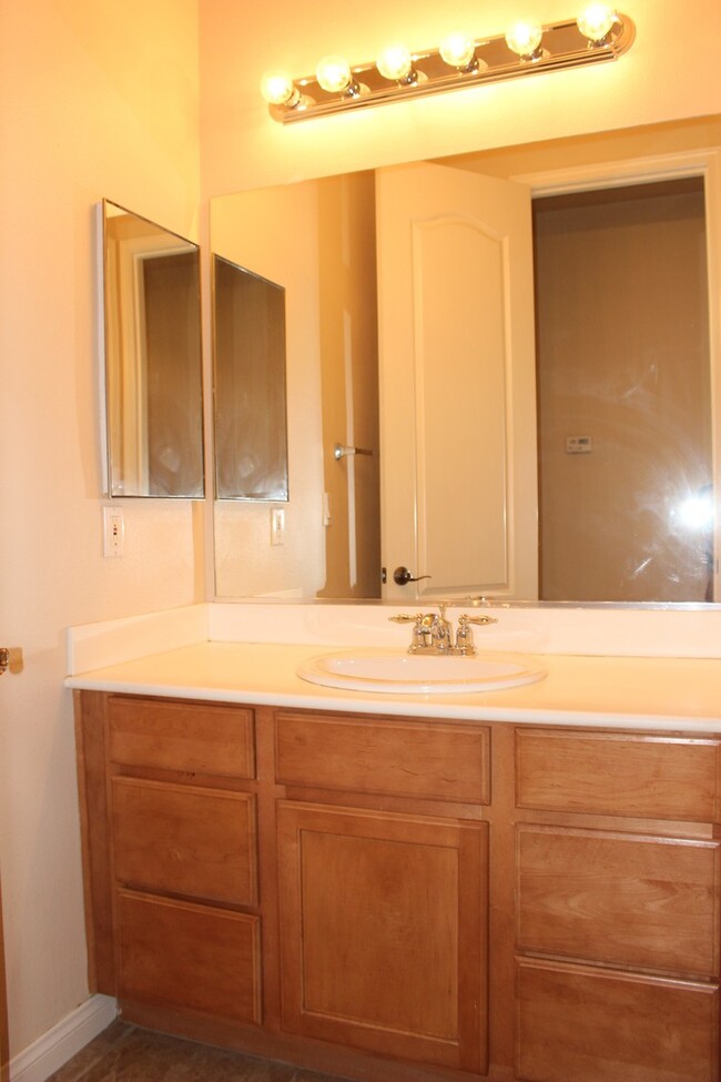 Building Photo - 14910 Via Messina Dr