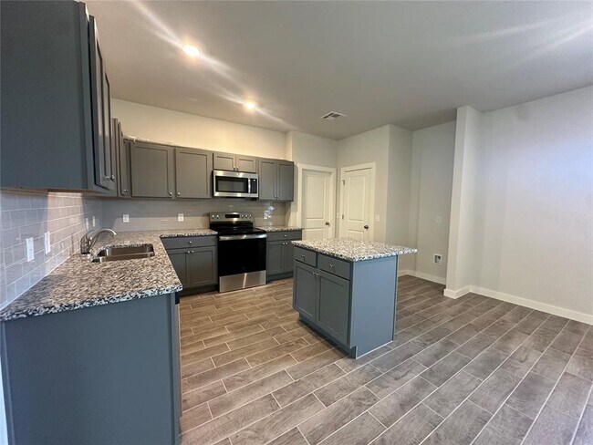 Building Photo - 17141 Lantana Loop