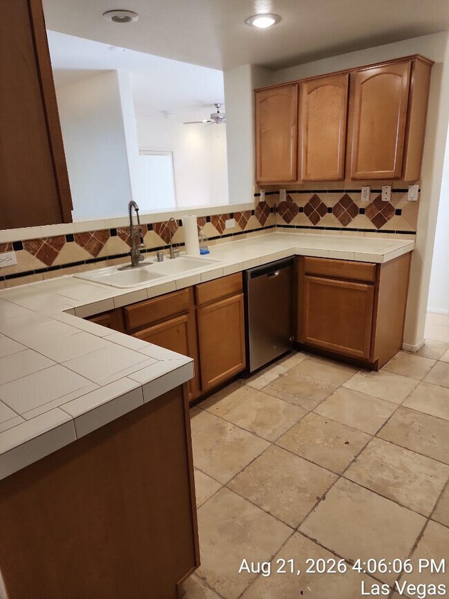 Building Photo - 664 Peachy Canyon Cir