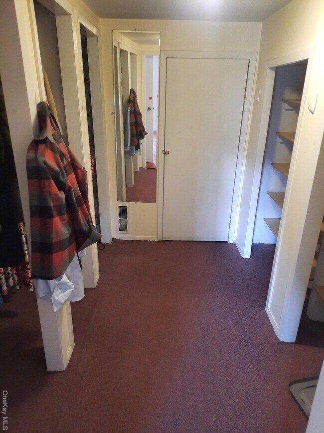 Building Photo - 23 Valley Ave