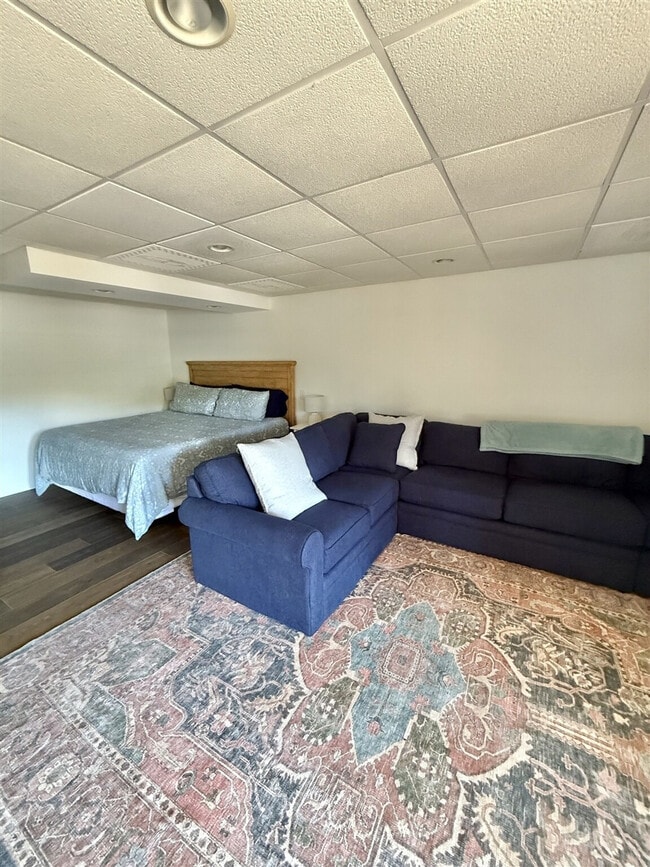 Building Photo - 164 Pine Point Rd