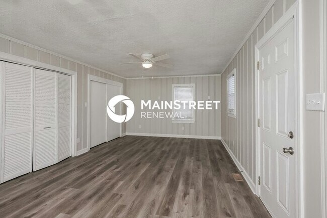 Building Photo - 3 Bedroom Pet-Friendly Home in LOUISVILLE,...