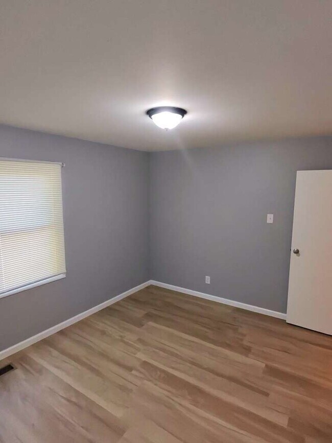 Building Photo - Freshly Updated Florissant Rental – Perfect for Families!