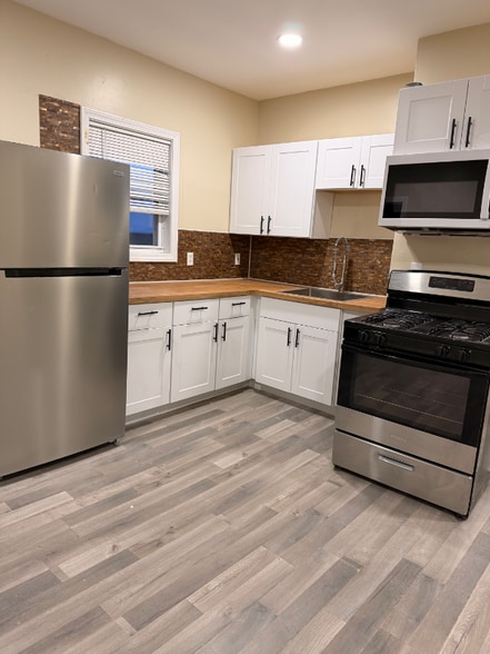 Building Photo - 182 Quequechan St