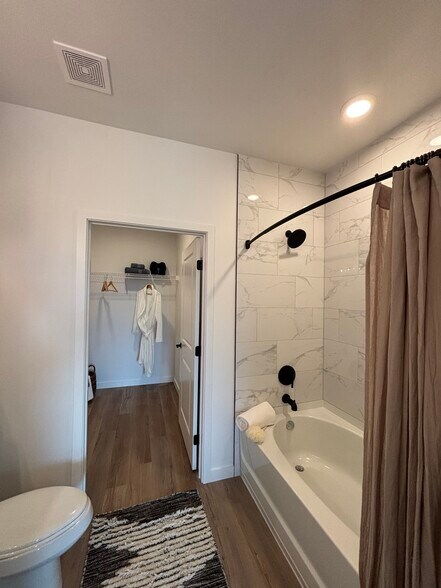 Building Photo - 2001 Embassy Dr