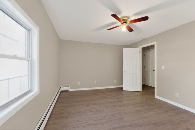 Building Photo - Charming 3BR Duplex in Dunmore