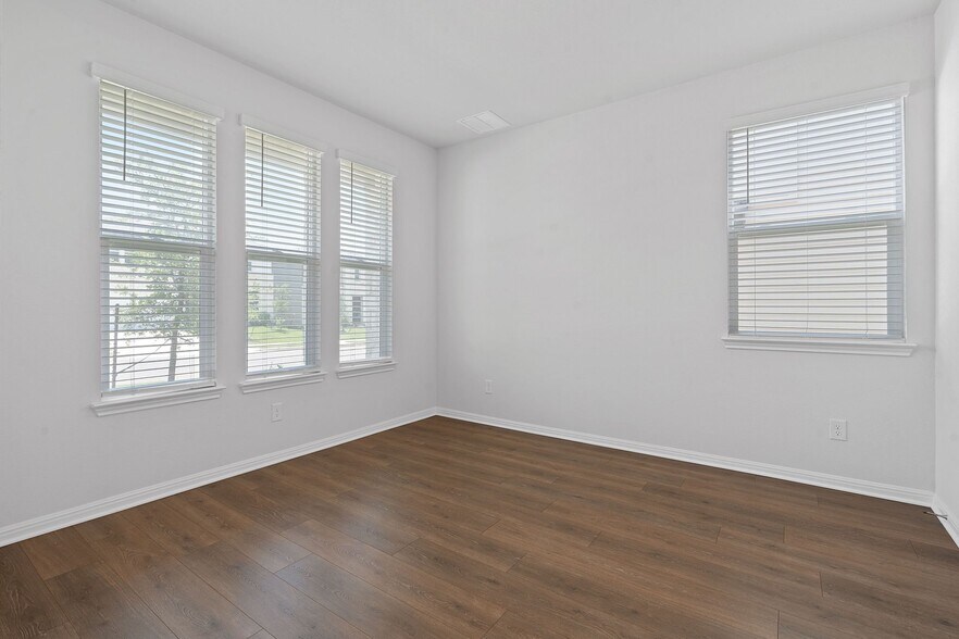 Building Photo - 321 Caisson Trl