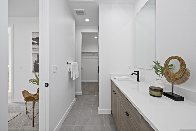 Building Photo - 1419 Benton St