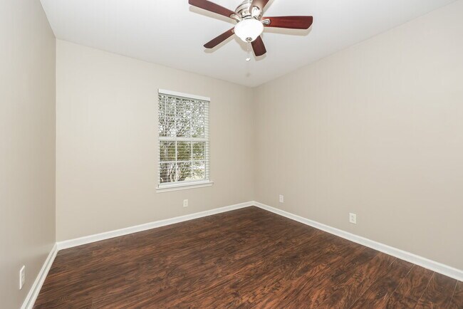 Building Photo - 2013 St Andrews Dr