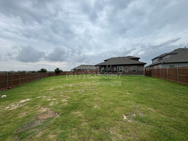 Building Photo - 7948 Oaktown Dr