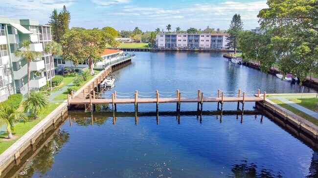 Building Photo - 2771 Taft St