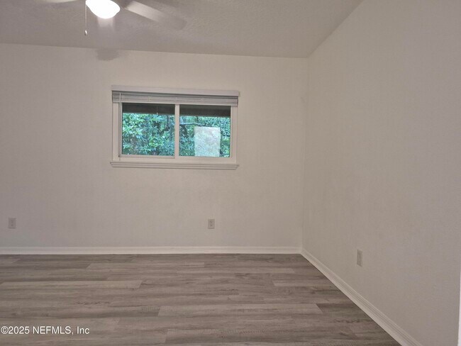 Building Photo - 85 Debarry Ave
