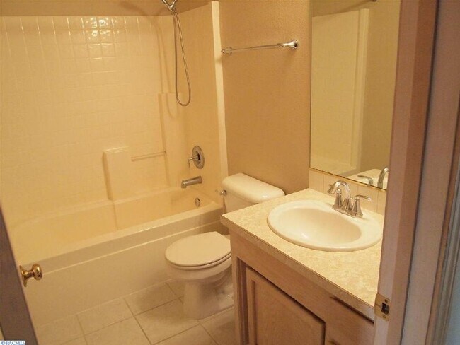 Building Photo - Canyon Lakes Home for Rent