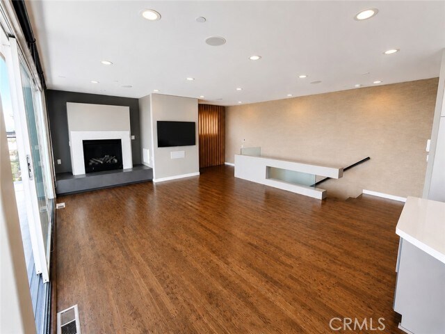 Building Photo - 2406 Ocean Dr