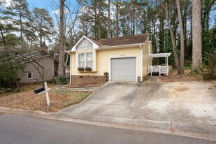 Building Photo - 2400 Calvert Dr