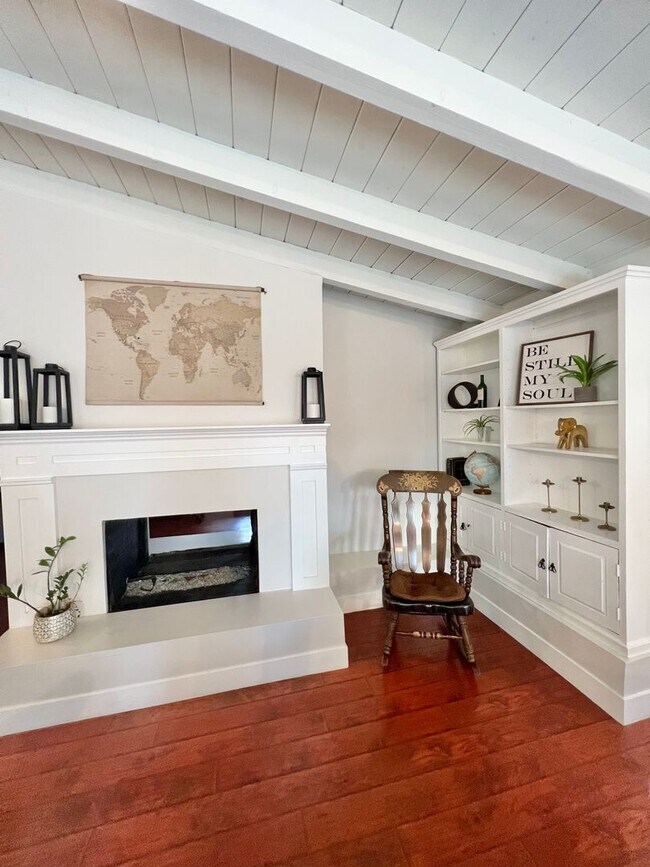 Building Photo - Spacious Remodeled Home Near El Dorado Park