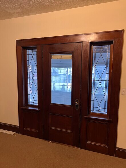 Building Photo - 490 Villa Ave