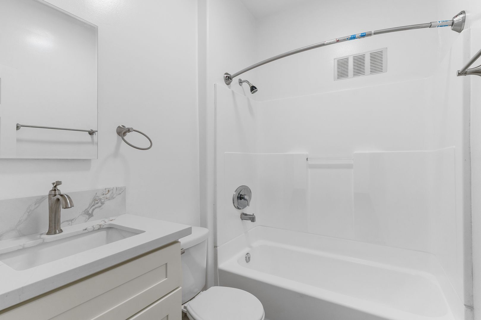 Building Photo - 1424 Chestnut Ave